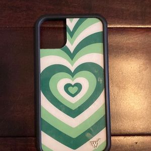 USED WILDFLOWER CASE IPHONE 11